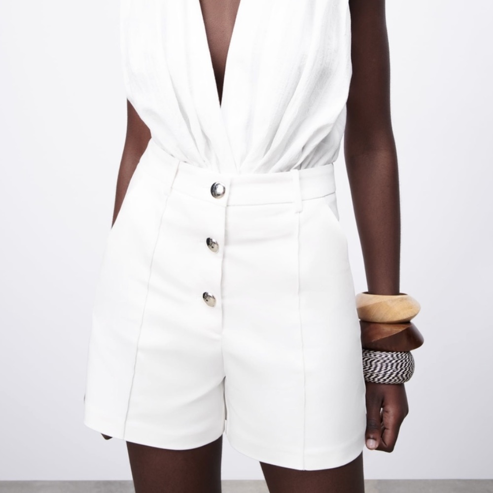 Zara Highwaisted Button Shorts